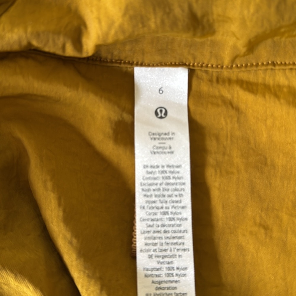 NWT LULULEMON Water Repellant mesh jacket size 6 gold black lightweight - Picture 4 of 6